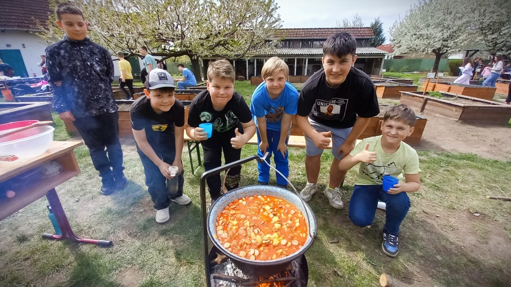 Kertindító napot tartottak a Gönczyben